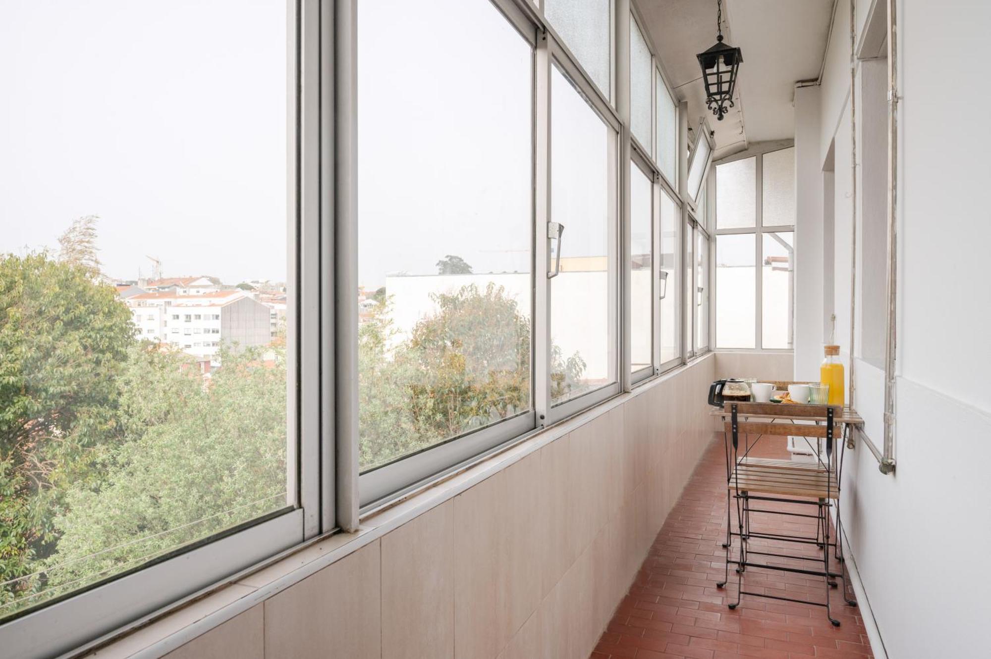 Praça Da República - 2 Bedroom Floor Flat * Oporto
